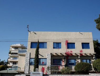 Ν. Τόσκας υπόσχεται ότι θα συλλάβει την οργάνωση «Ρουβίκωνας»- Βίντεο από την επίθεση